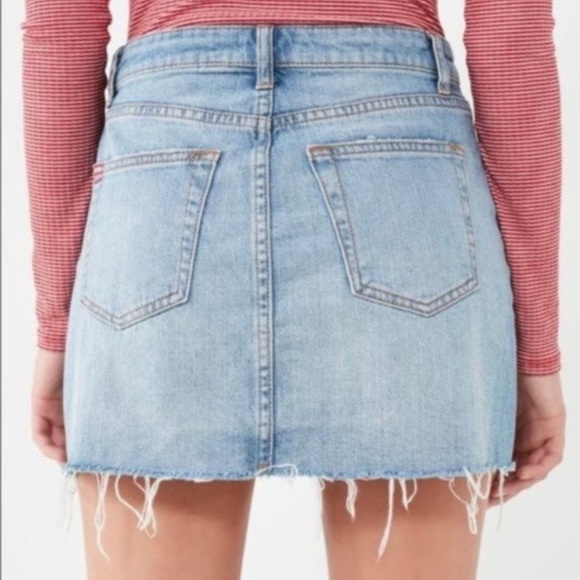 BDG Denim Mini Skirt Raw Hem size XS Preowned UO frayed hem casual on trend - Picture 4 of 7